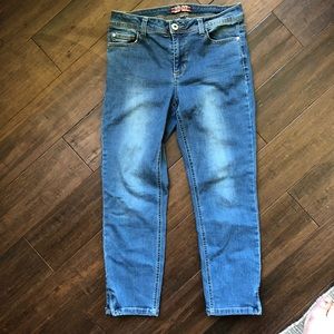 Makers Skinny Jean Capris. Size 29.